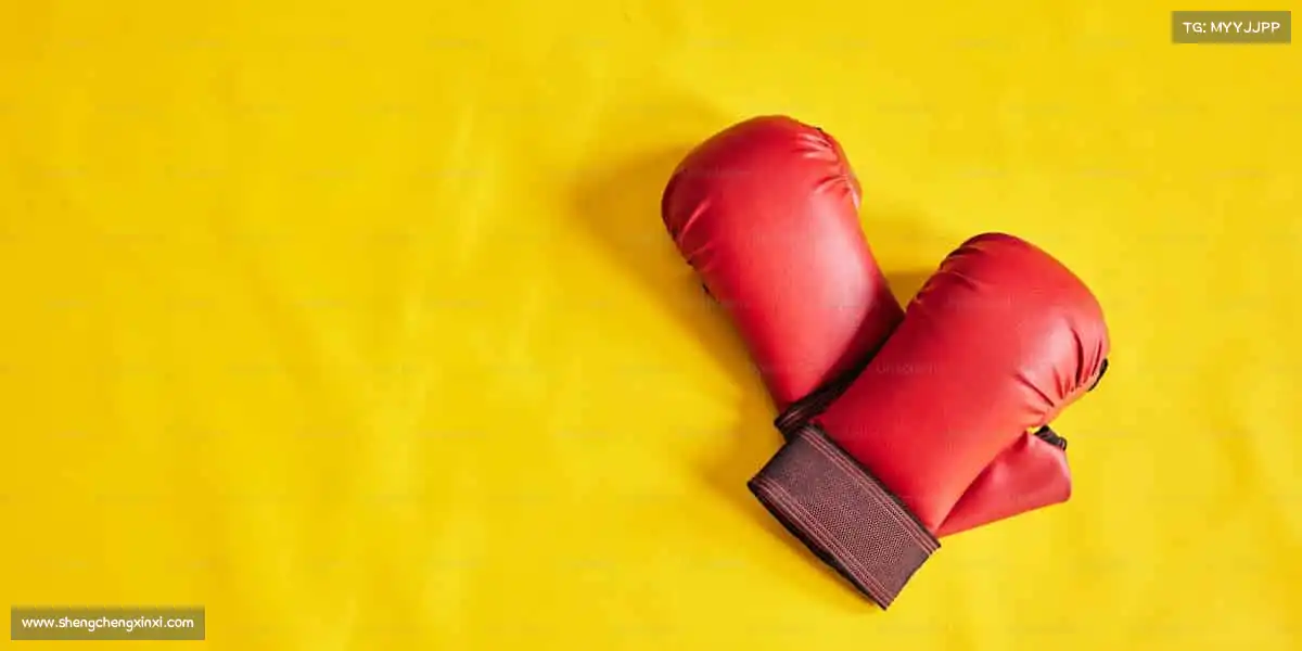 milan米兰举起杠铃，扛起梦想，每一次发力都是对自己的承诺🏋️♂️